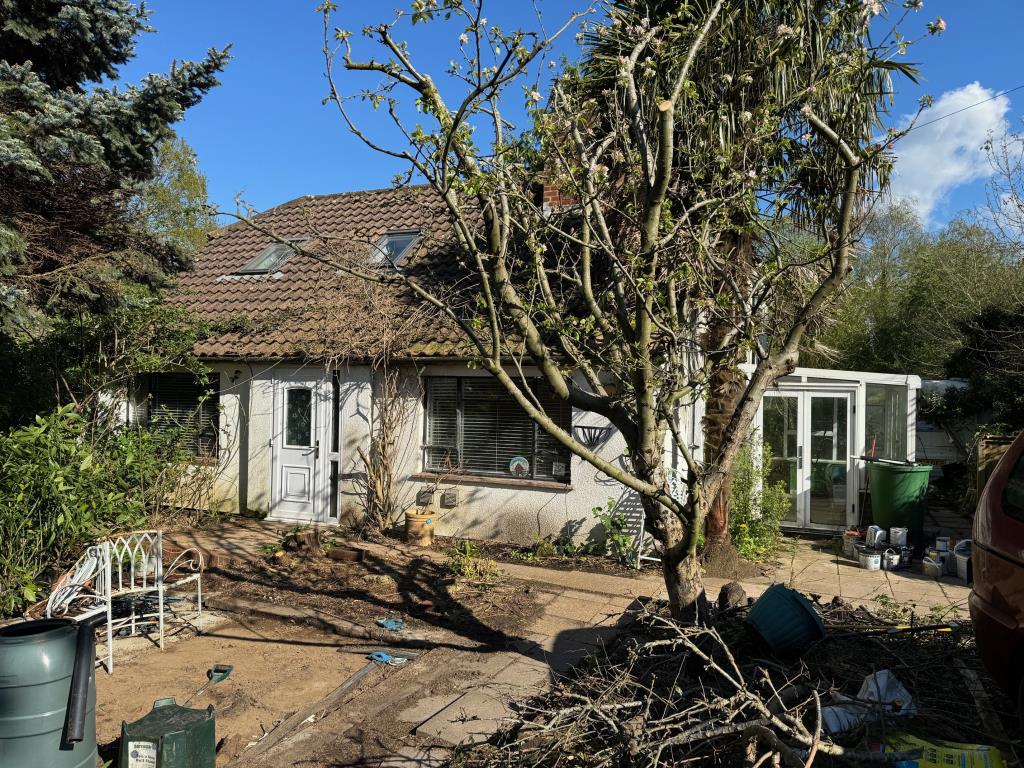 Lot: 83 - DETACHED BUNGALOW FOR TOTAL REFURBISHMENT - Front of property